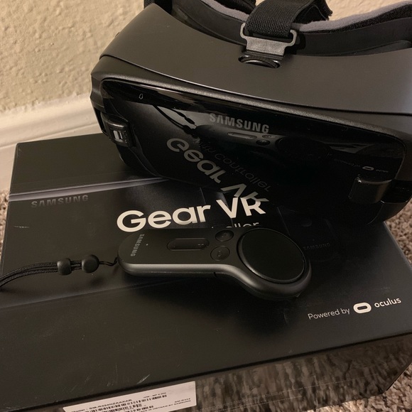 Virtual Reality Goggles with Controller - SOLD - Picture 3 of 3